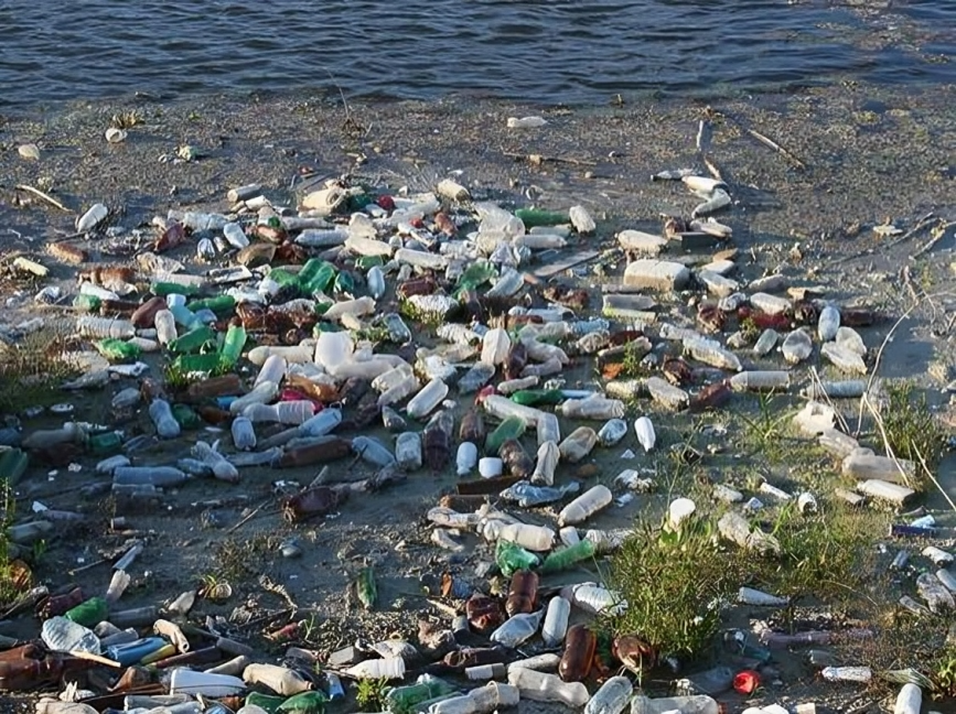 Pendingnya Daur Ulang Botol Plastik