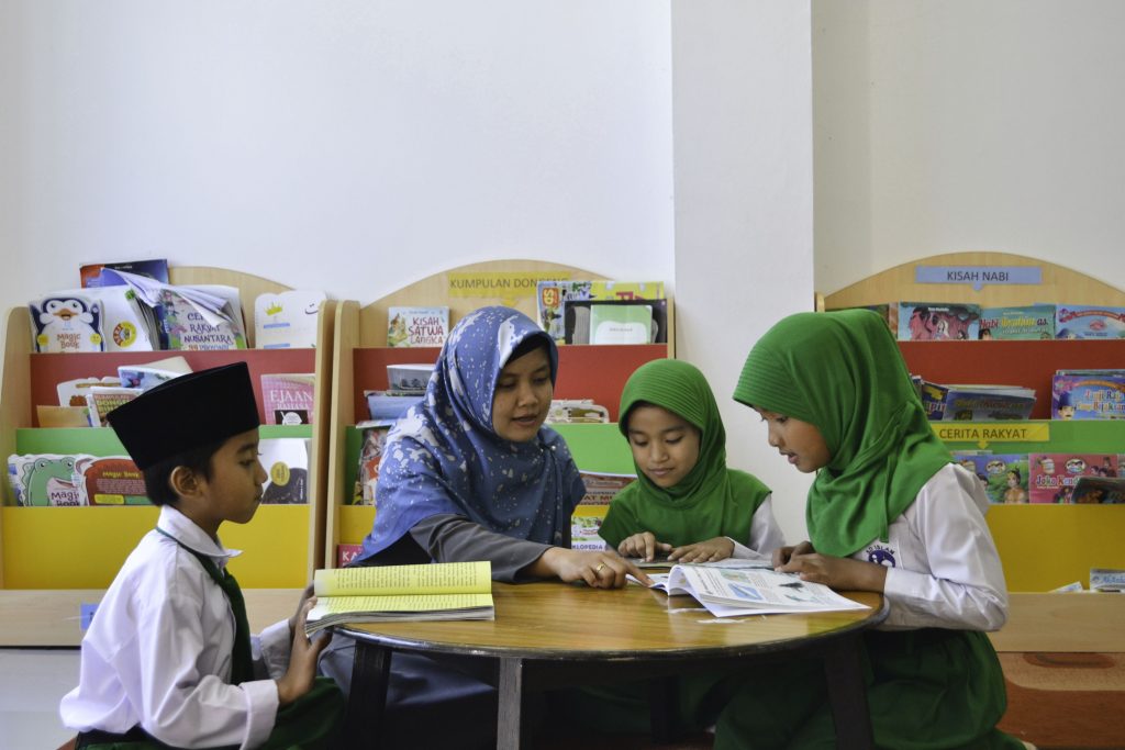 Sekolah Islam dengan pengajaran agama