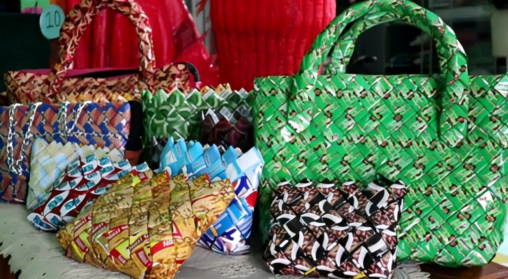 Daur Ulang Plastik menjadi Barang Bermanfaat