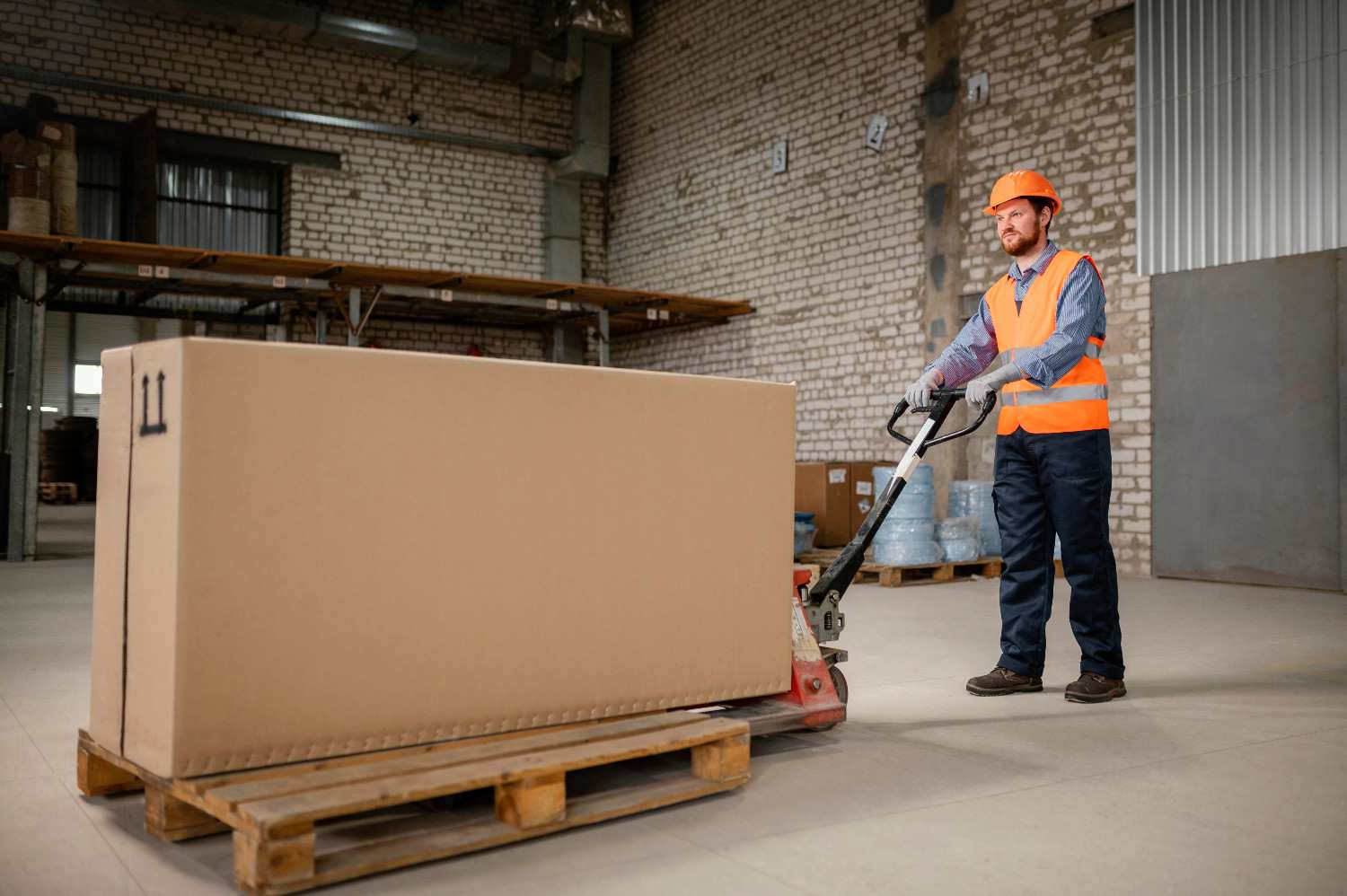 fungsi hand pallet di gudang