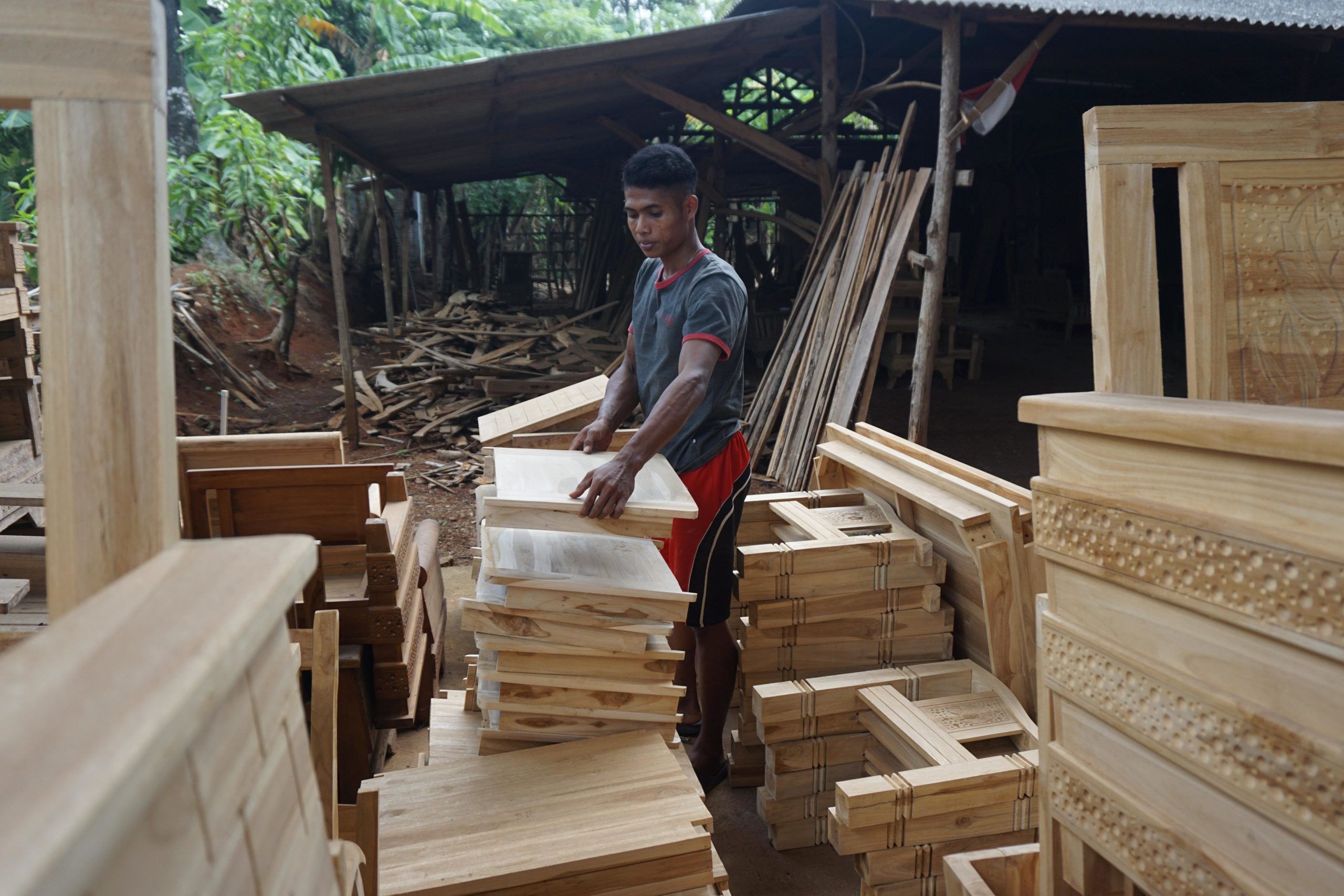 modal usaha mebel kayu