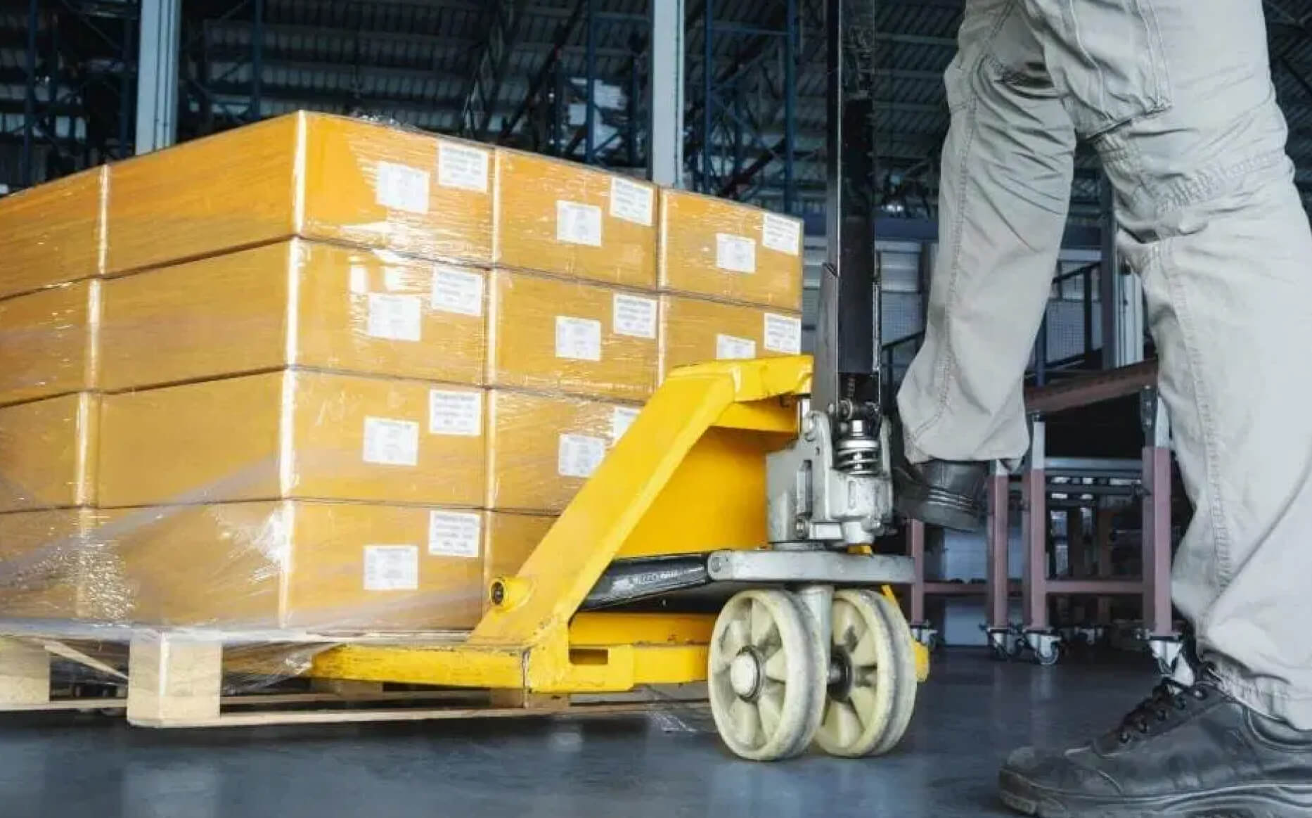 Tips Menggunakan Hand Pallet yang Aman dan Efisien