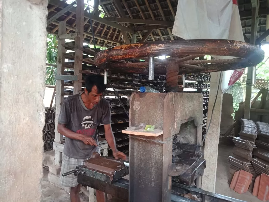 Usaha Produksi Genteng Mulai dari Mana? Ini Panduan untuk Pemula