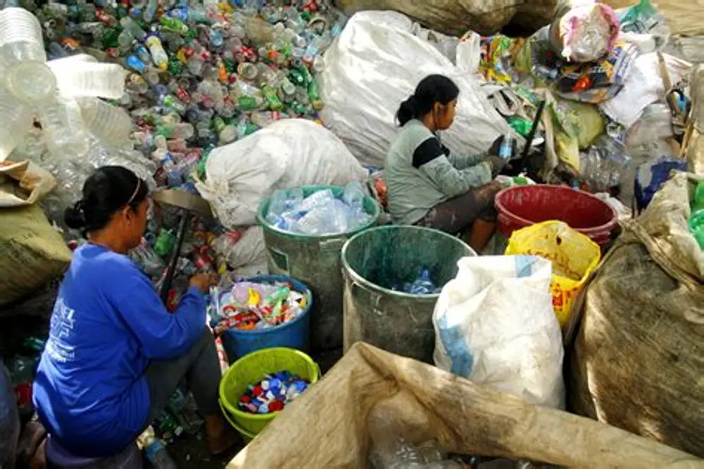 Pemanfaatan Limbah Plastik Kresek Jadi Bernilai