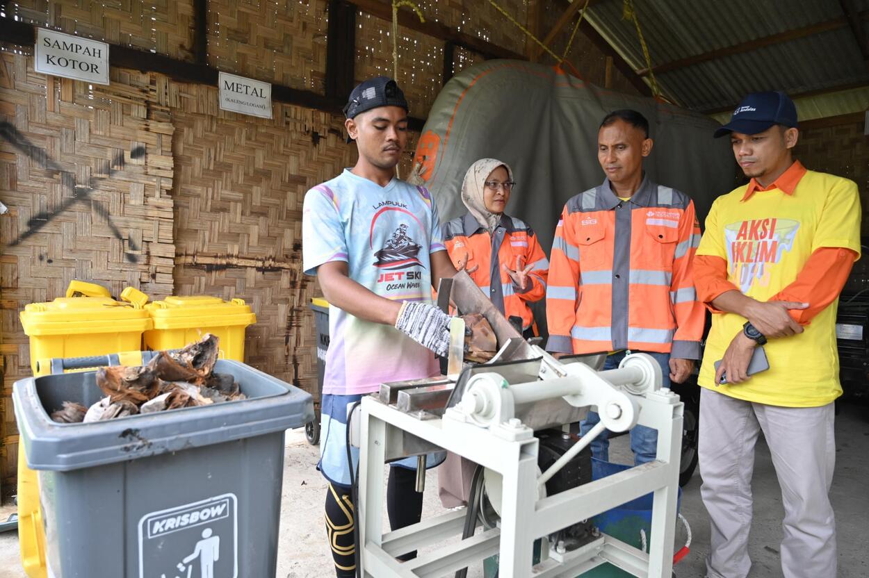 model kolaborasi warga dan pengelola limbah