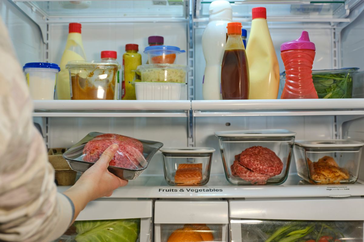 Jenis Makanan yang Perlu Disimpan Dingin untuk Menjaga Kesegaran Bahan