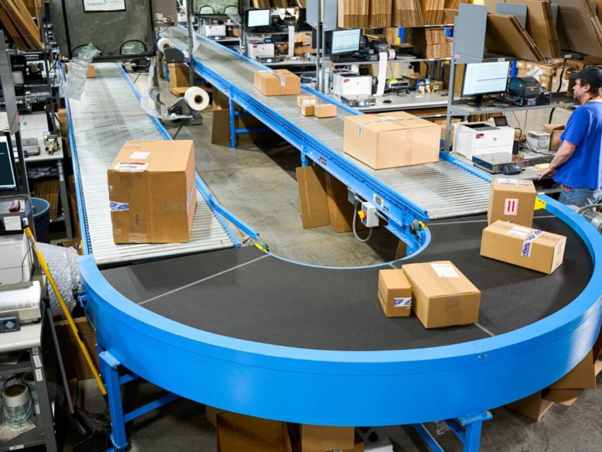 Cara Mengatur Kecepatan Conveyor agar Produksi Lebih Efisien